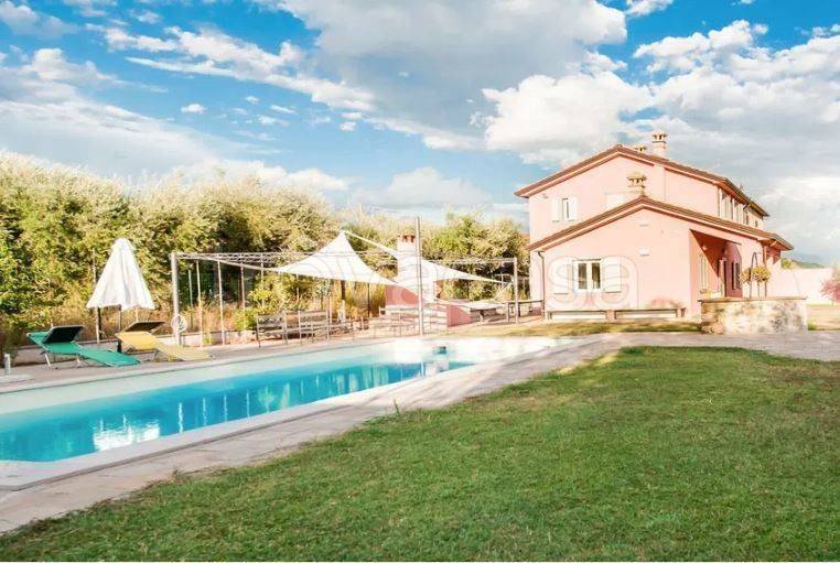 casa indipendente in vendita a Castelnuovo Magra