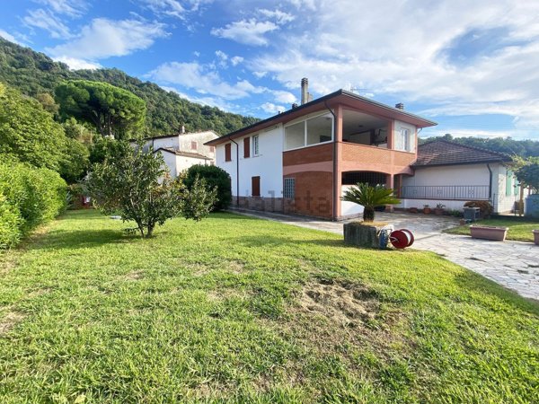 casa indipendente in vendita a Castelnuovo Magra