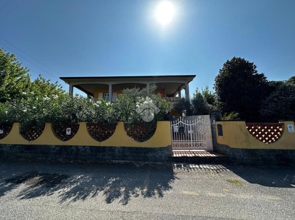 pentavano in vendita a Castelnuovo Magra in zona Molicciara