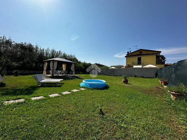 pentavano in vendita a Castelnuovo Magra in zona Molicciara