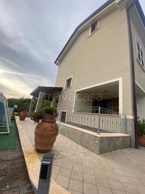 casa indipendente in vendita a Castelnuovo Magra