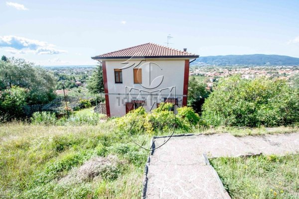 casa indipendente in vendita a Castelnuovo Magra