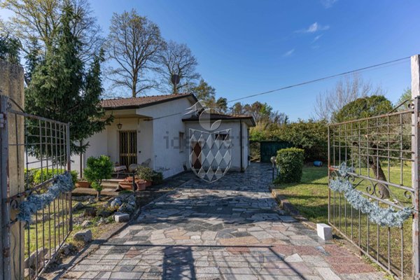 casa indipendente in vendita a Castelnuovo Magra