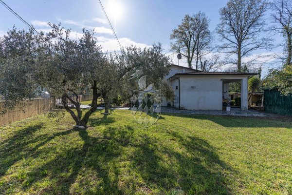 casa indipendente in vendita a Castelnuovo Magra