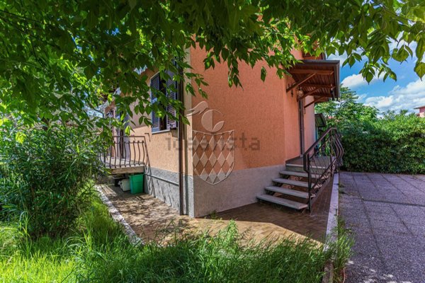 casa indipendente in vendita a Castelnuovo Magra