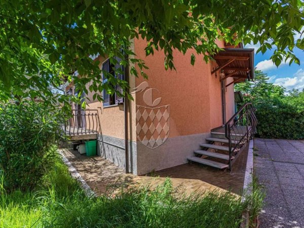 casa indipendente in vendita a Castelnuovo Magra