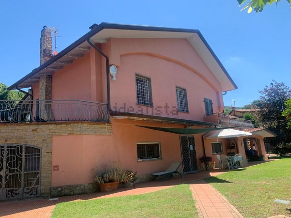 casa indipendente in vendita a Castelnuovo Magra