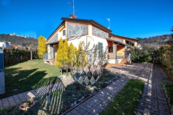 casa semindipendente in vendita a Castelnuovo Magra