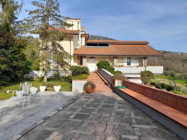 casa indipendente in vendita a Castelnuovo Magra