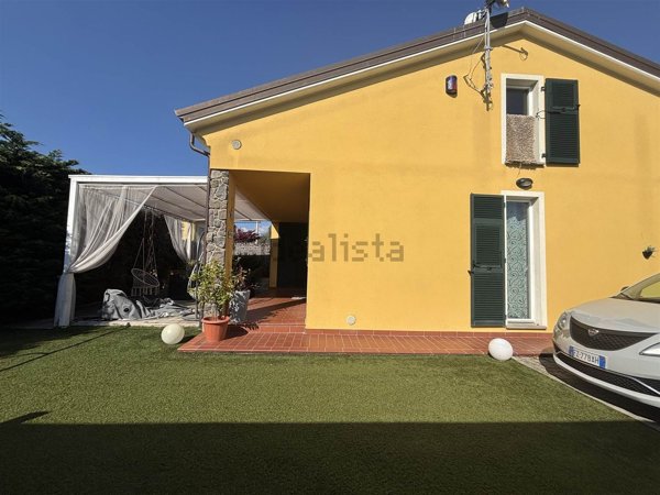 casa indipendente in vendita a Castelnuovo Magra