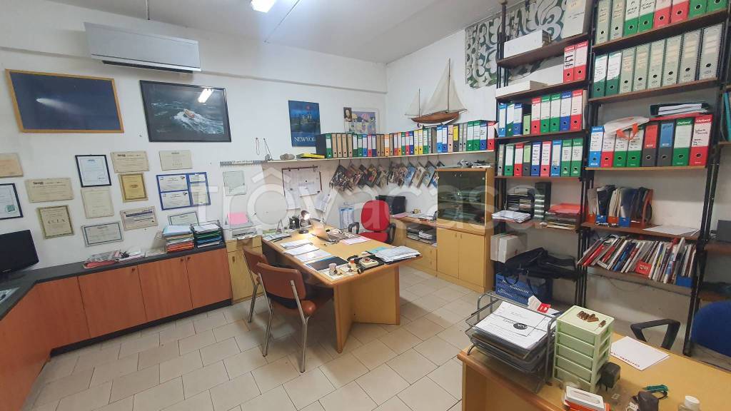 locale commerciale in vendita a Castelnuovo Magra