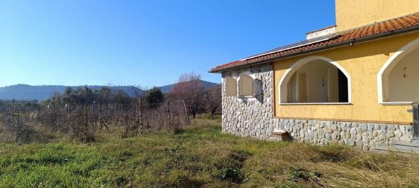 casa indipendente in vendita a Castelnuovo Magra in zona Molicciara