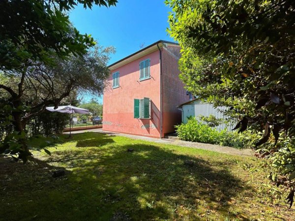 casa indipendente in vendita a Castelnuovo Magra in zona Colombiera