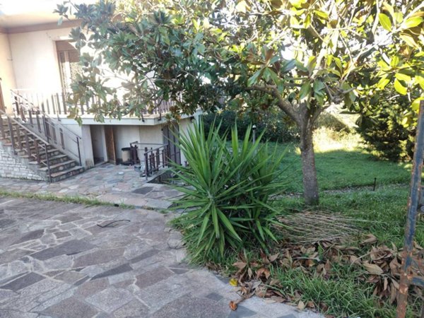 casa indipendente in vendita a Castelnuovo Magra