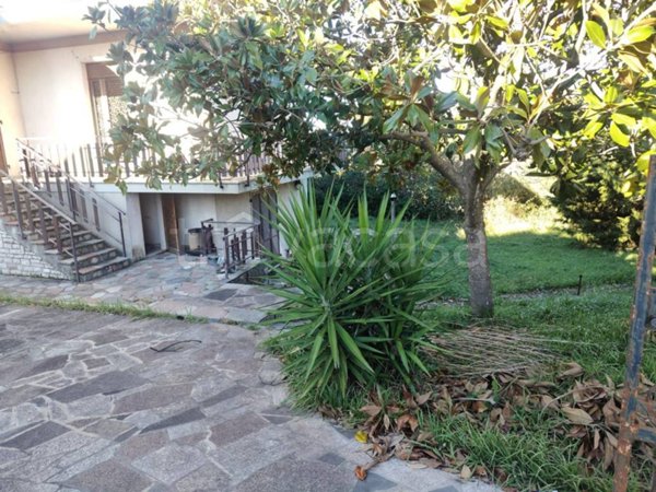 casa indipendente in vendita a Castelnuovo Magra