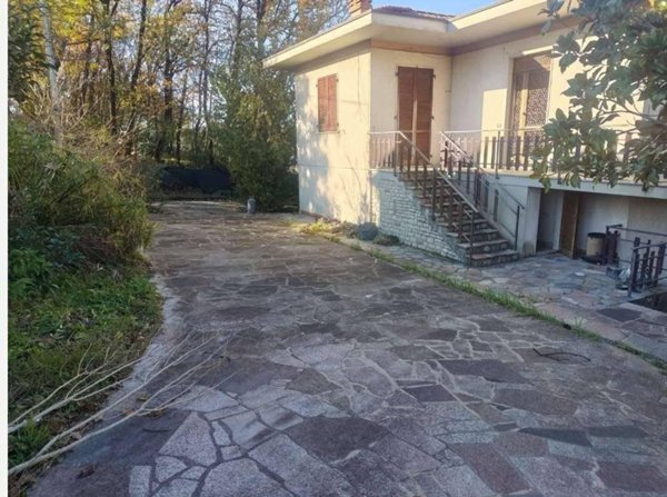 casa indipendente in vendita a Castelnuovo Magra in zona Colombiera