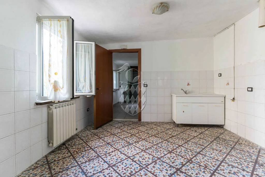 casa indipendente in vendita a Castelnuovo Magra