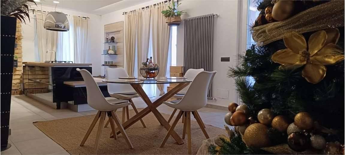casa indipendente in vendita a Castelnuovo Magra in zona Molicciara