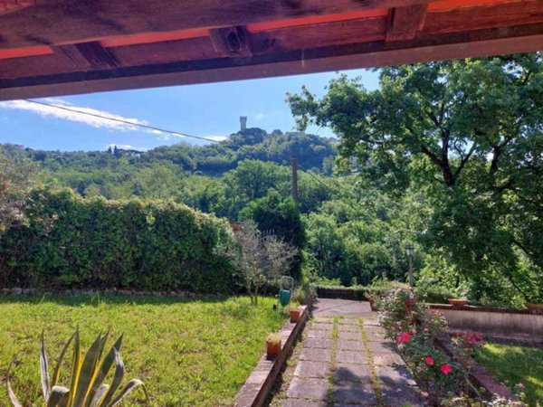 casa indipendente in vendita a Castelnuovo Magra in zona Colombiera