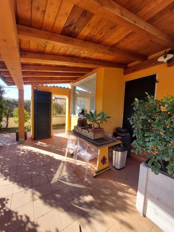 casa indipendente in vendita a Castelnuovo Magra