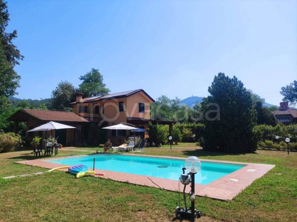 casa indipendente in vendita a Castelnuovo Magra in zona Palvotrisia