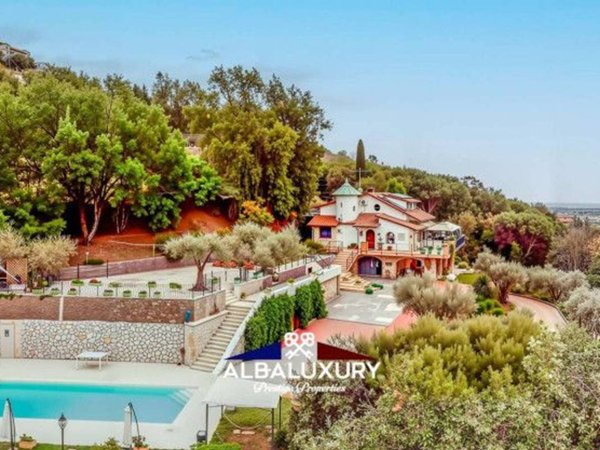 casa indipendente in vendita a Castelnuovo Magra