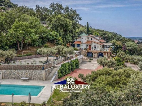 casa indipendente in vendita a Castelnuovo Magra