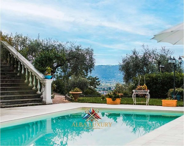 casa indipendente in vendita a Castelnuovo Magra