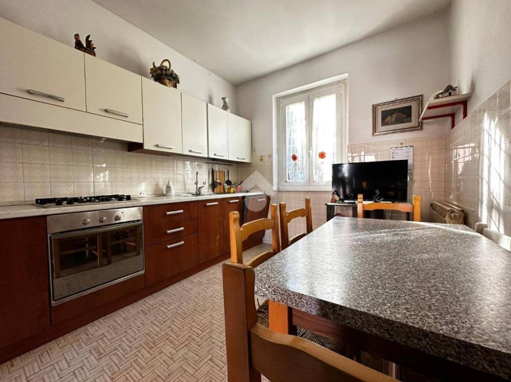 casa indipendente in vendita a Castelnuovo Magra in zona Palvotrisia