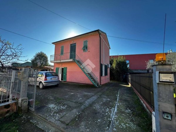 casa indipendente in vendita a Castelnuovo Magra in zona Palvotrisia