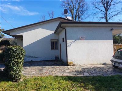 casa indipendente in vendita a Castelnuovo Magra