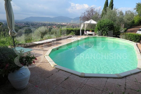 casa indipendente in vendita a Castelnuovo Magra