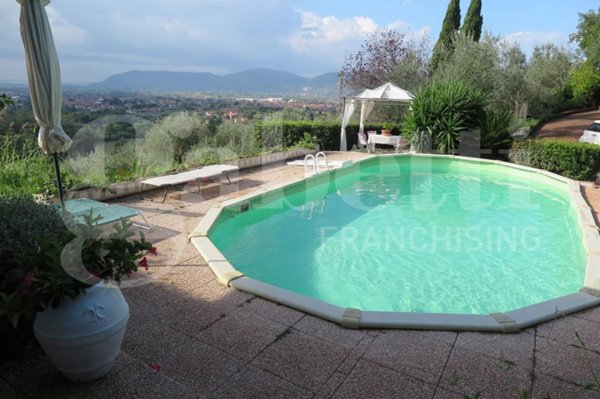 casa indipendente in vendita a Castelnuovo Magra