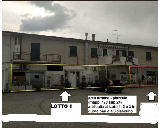 negozio in vendita a Castelnuovo Magra in zona Molicciara