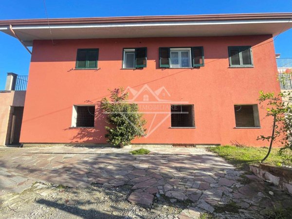 casa indipendente in vendita a Castelnuovo Magra in zona Colombiera