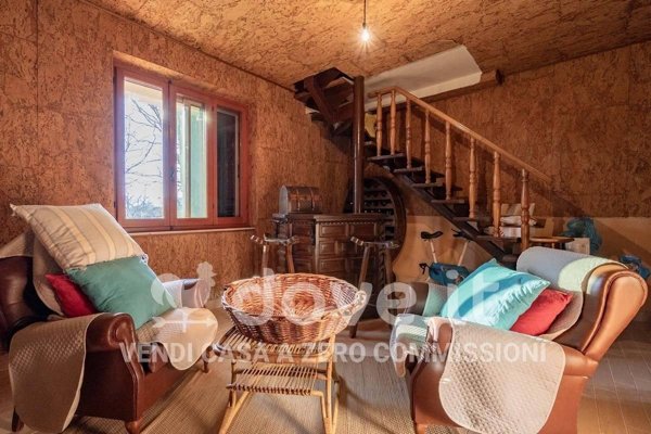 casa indipendente in vendita a Castelnuovo Magra