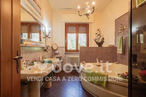 casa indipendente in vendita a Castelnuovo Magra