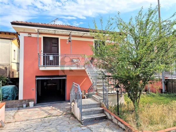 casa indipendente in vendita a Castelnuovo Magra