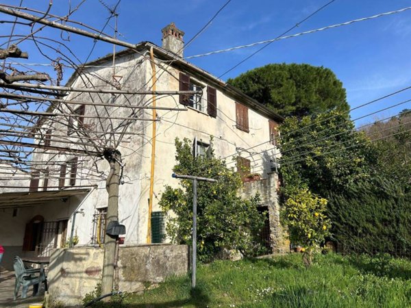 casa indipendente in vendita a Castelnuovo Magra