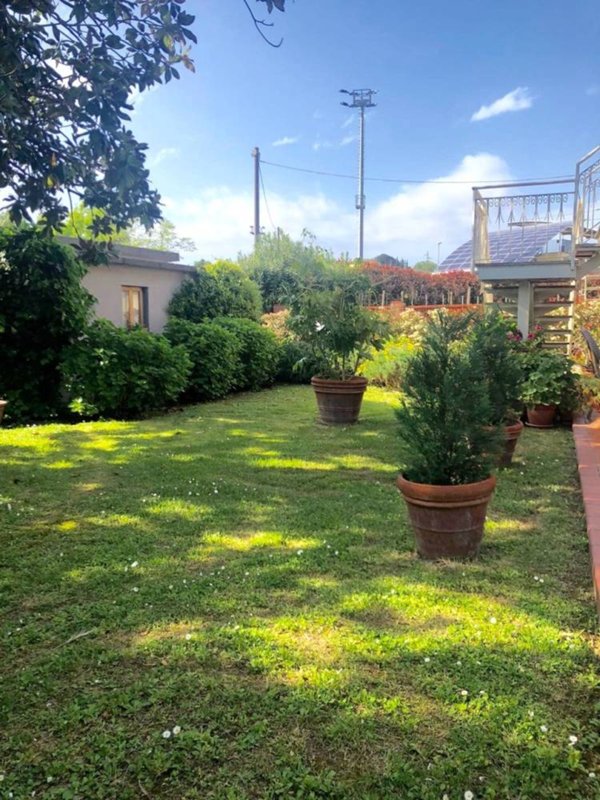 casa indipendente in vendita a Castelnuovo Magra