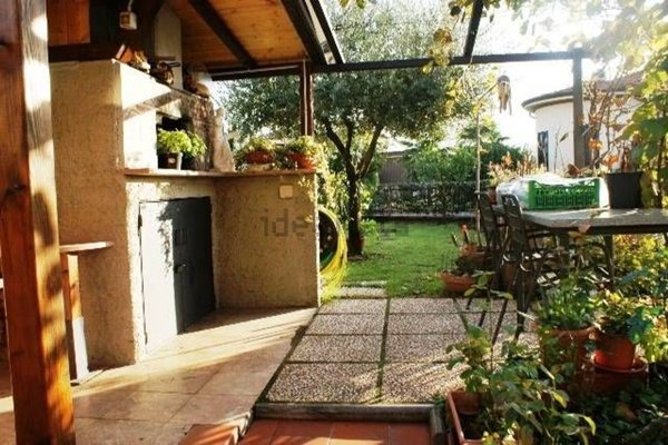casa semindipendente in vendita a Castelnuovo Magra in zona Colombiera