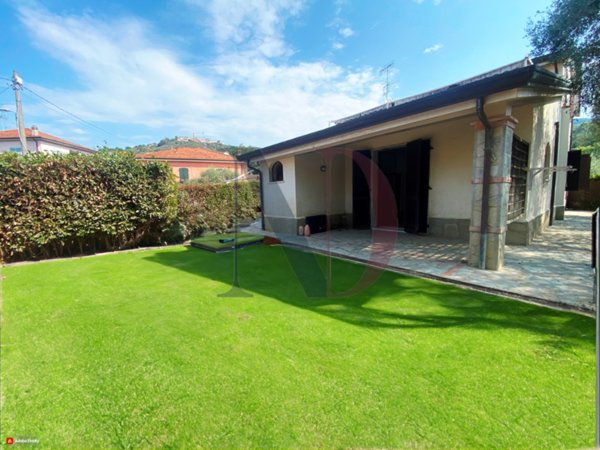 casa indipendente in vendita a Castelnuovo Magra
