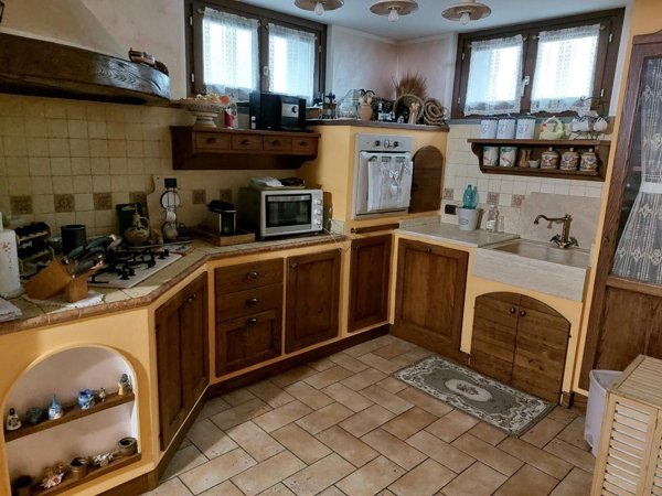 casa indipendente in vendita a Castelnuovo Magra in zona Molicciara
