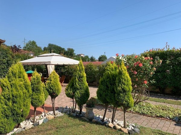 casa indipendente in vendita a Castelnuovo Magra