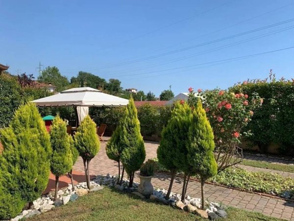 casa indipendente in vendita a Castelnuovo Magra