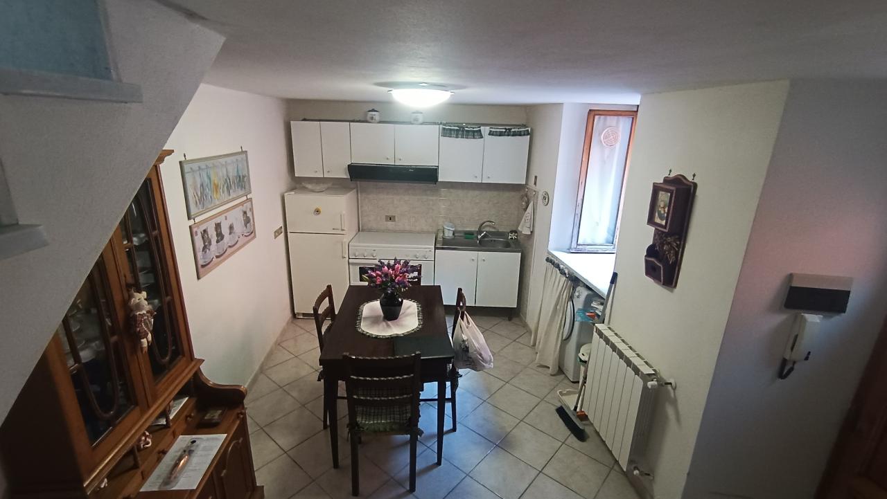 casa indipendente in vendita a Castelnuovo Magra