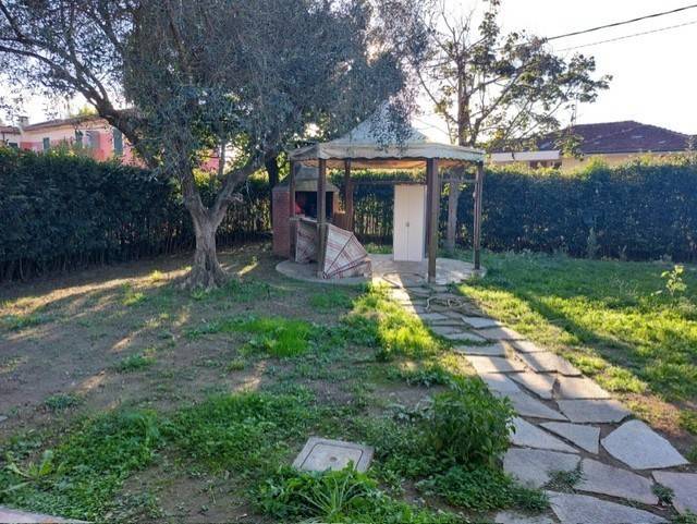 casa indipendente in vendita a Castelnuovo Magra in zona Colombiera