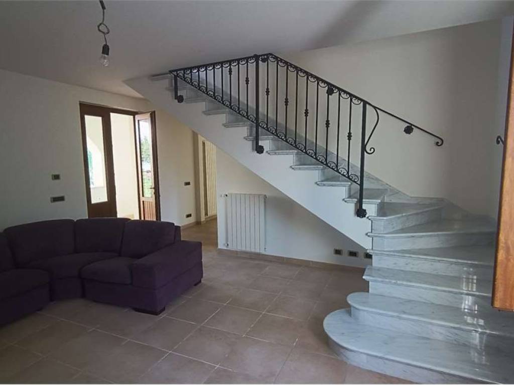 casa indipendente in vendita a Castelnuovo Magra in zona Colombiera