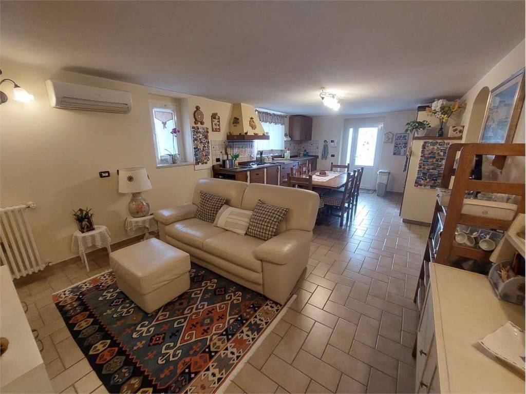 casa indipendente in vendita a Castelnuovo Magra