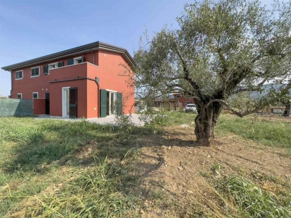 casa indipendente in vendita a Castelnuovo Magra